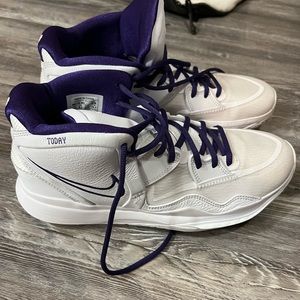 Nike Kyrie Infinity white/purple basketball/volleyball shoes